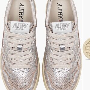 Autry Women's Medalist Low Silver Sneakers 6